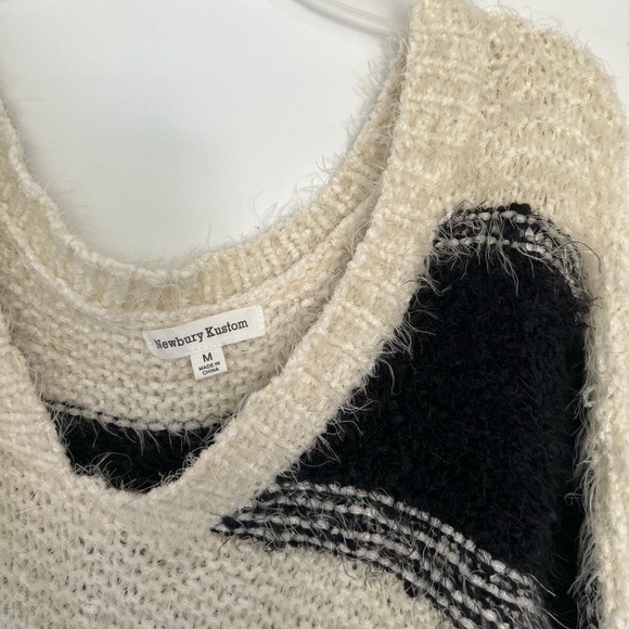 Grey Bandit Black and White Scalloped Cropped Sweater - Picture 3 of 4